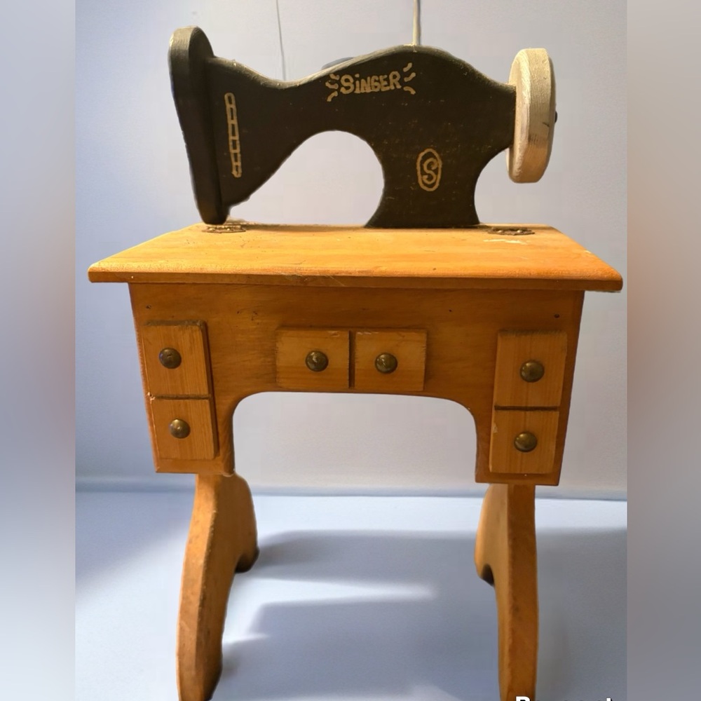Singer Vintage Miniature Wooden Storage Sewing Machine